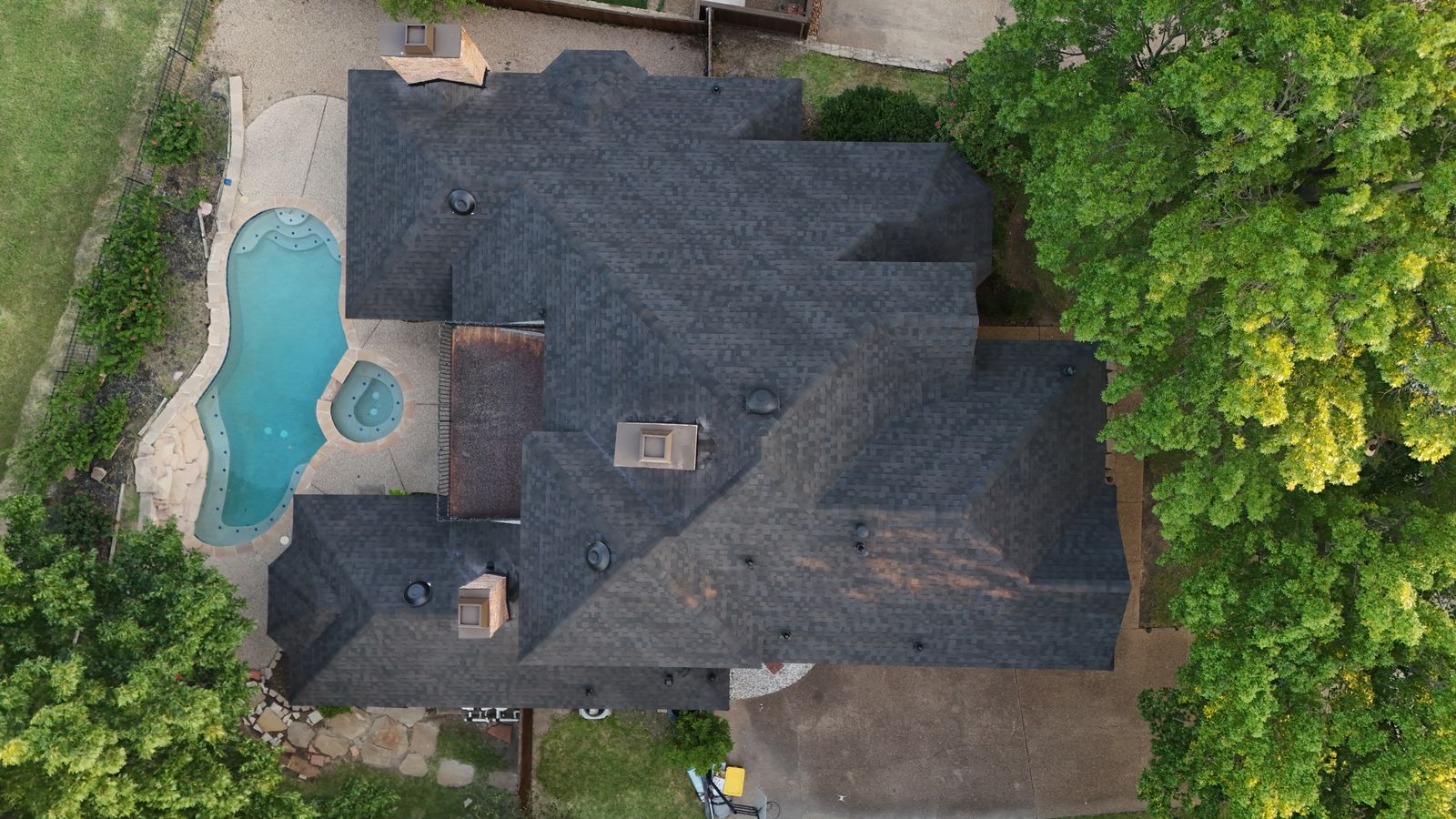 Completed Prestige roof in Glacier shingles